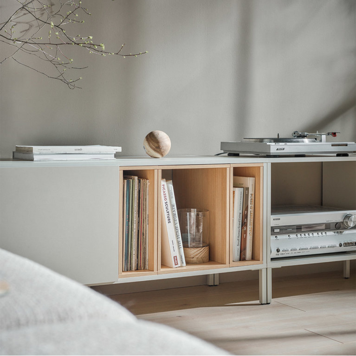 The Decorators: Comoda TV dubla VOX Into - cutii stejar