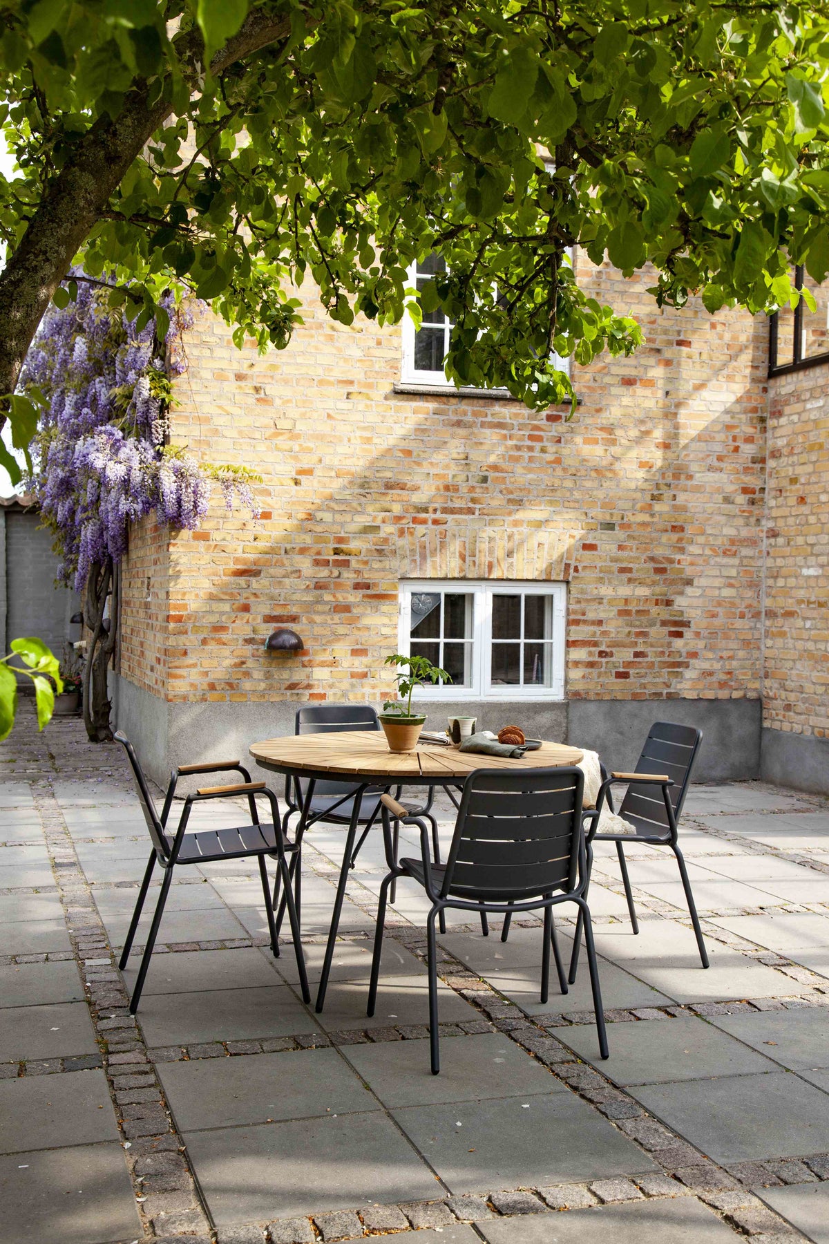 Masa dining Cinas Ellen rotunda 110 cm antracit