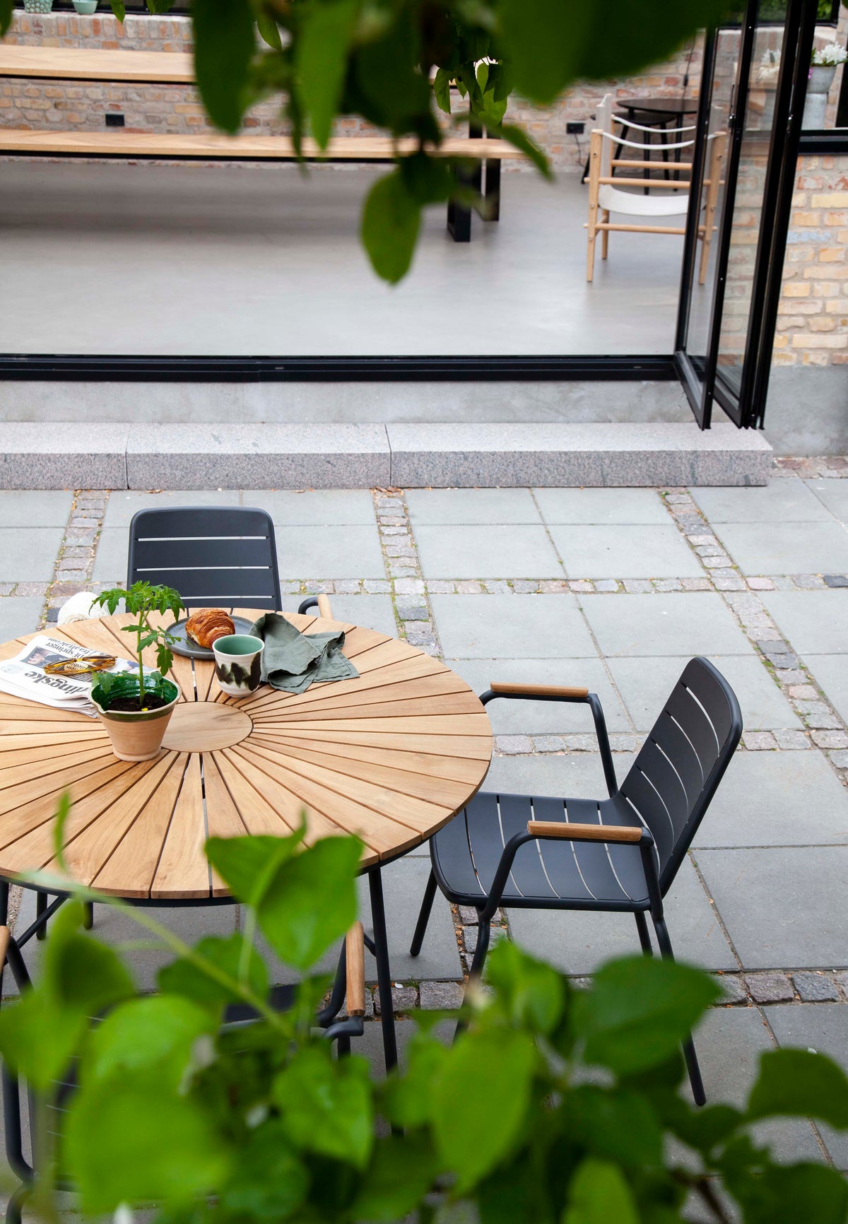 Masa dining Cinas Ellen rotunda 110 cm antracit