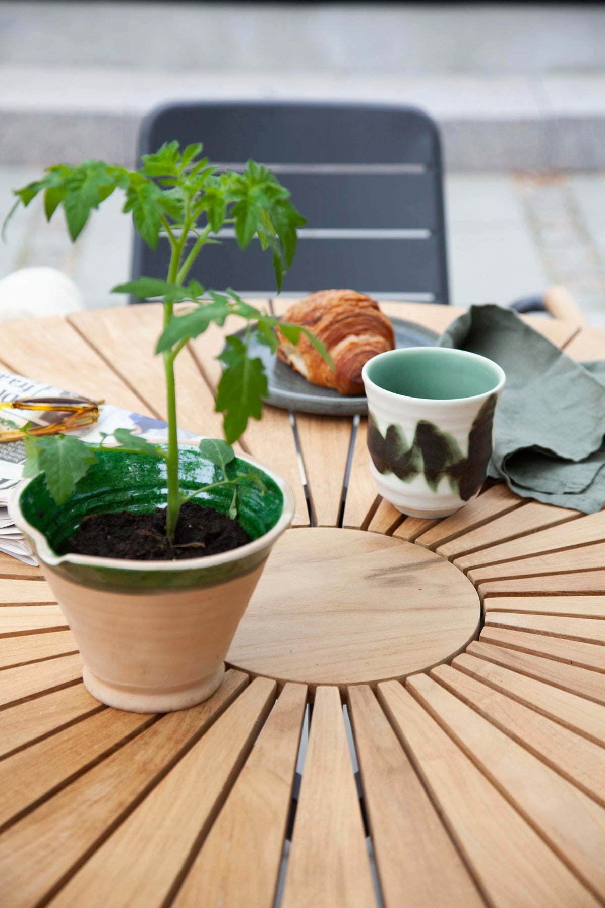 Masa dining Cinas Ellen rotunda 110 cm antracit