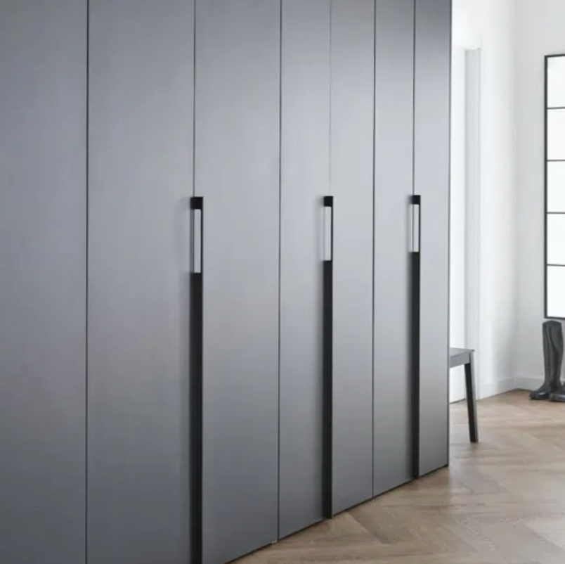 Dulap cu 4 usi albe si carcasa stejar VOX Stor L 140 cm