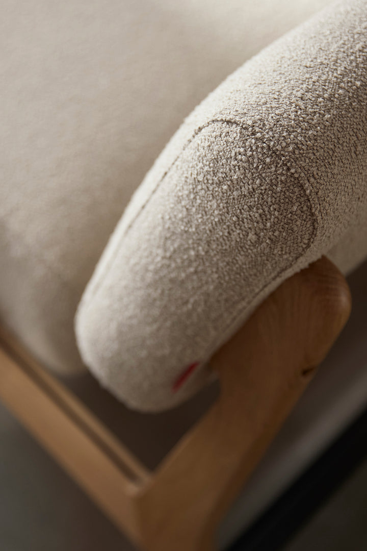 Canapea extensibilă Innovation Living Nolis, tapițerie 539 Bouclé Beige - fotografie de ambianță