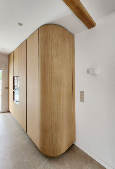 Curved kitchen — 3