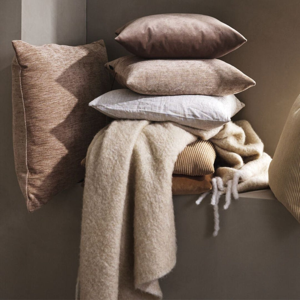 The Decorators: Pled BoConcept Keep me warm Natural