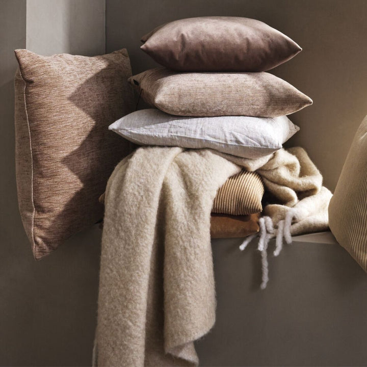 The Decorators: Pled BoConcept Keep me warm Natural