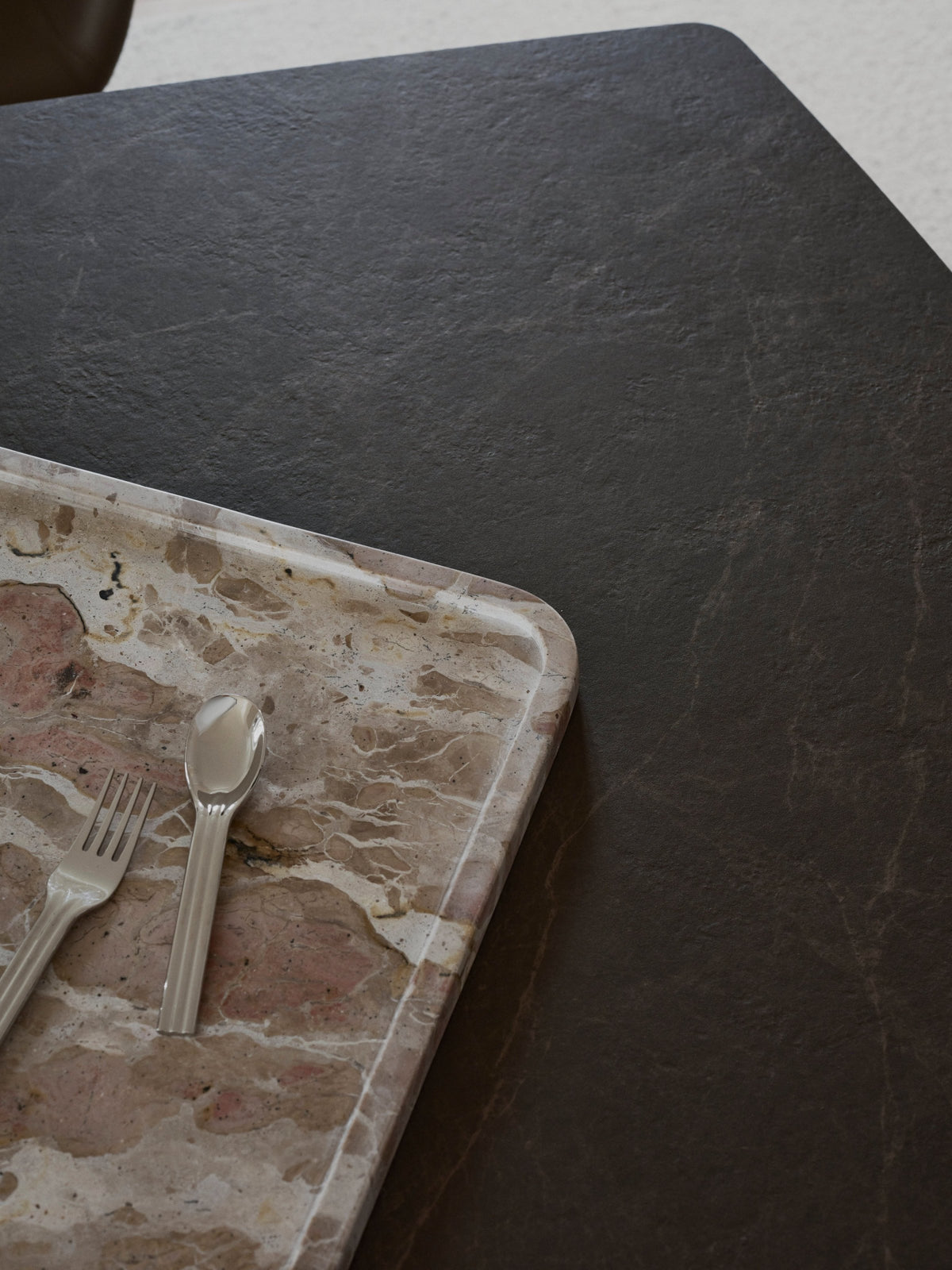 Tavă BoConcept Cala din marmură Capri Beige — detaliu
