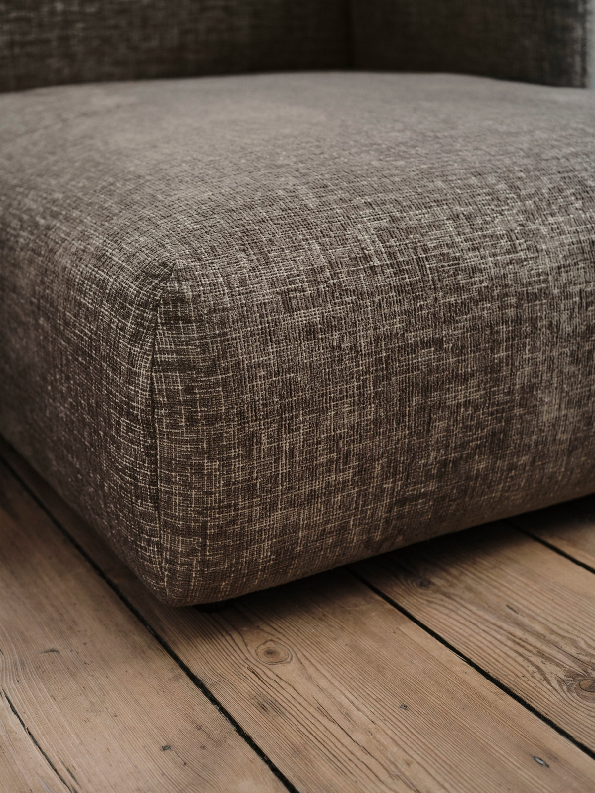 Taburet BoConcept Paraggi, tapițerie maro Treviso — detaliu