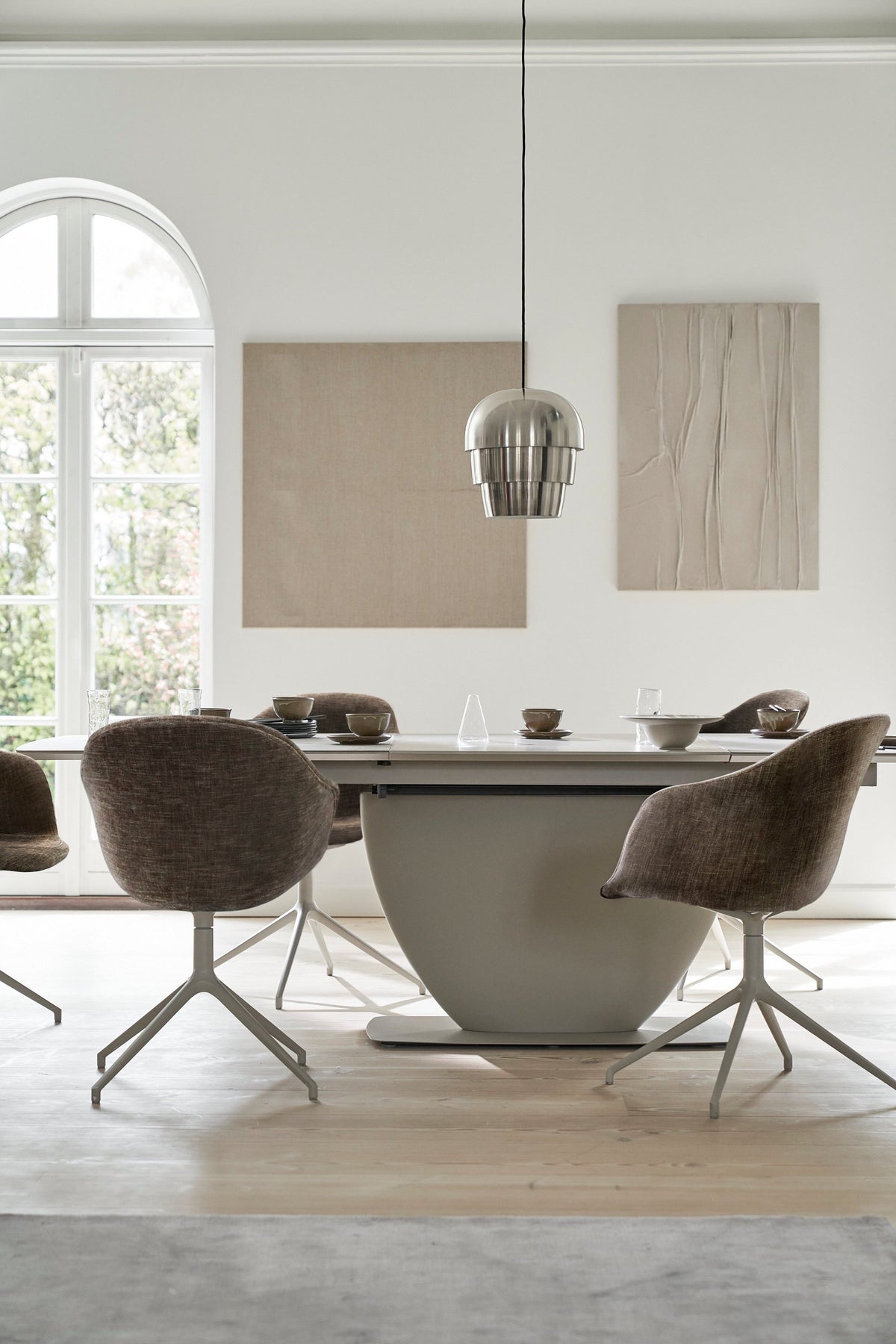 Masă de dining extensibilă BoConcept Fiorentina, ceramică ash — detaliu