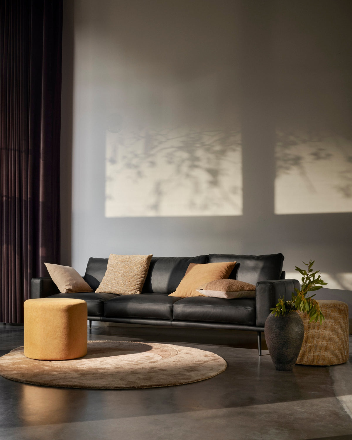Covor BoConcept Arena, formă organică, maro — detaliu