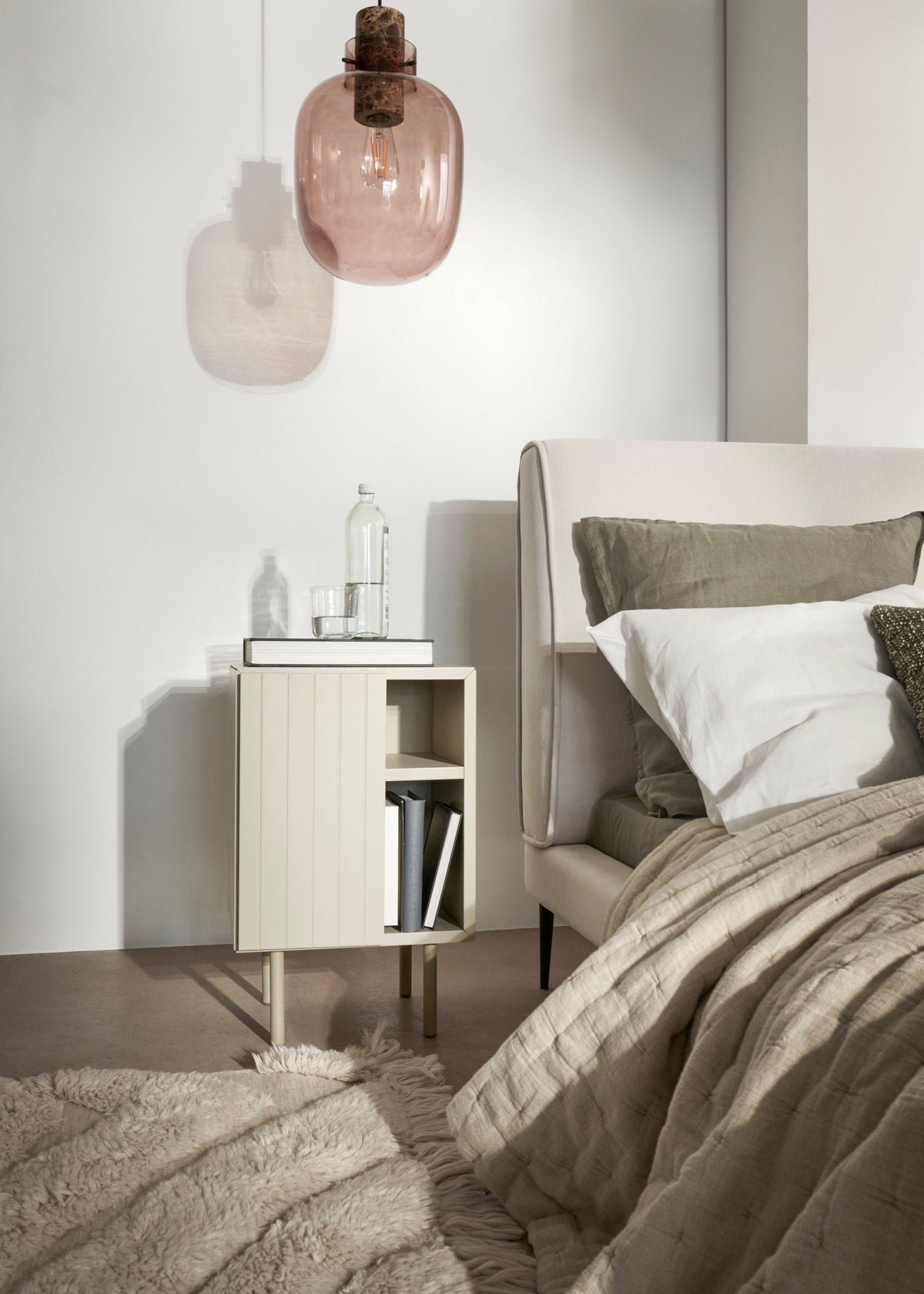Noptiera BoConcept Lugano gri cenusiu — detaliu