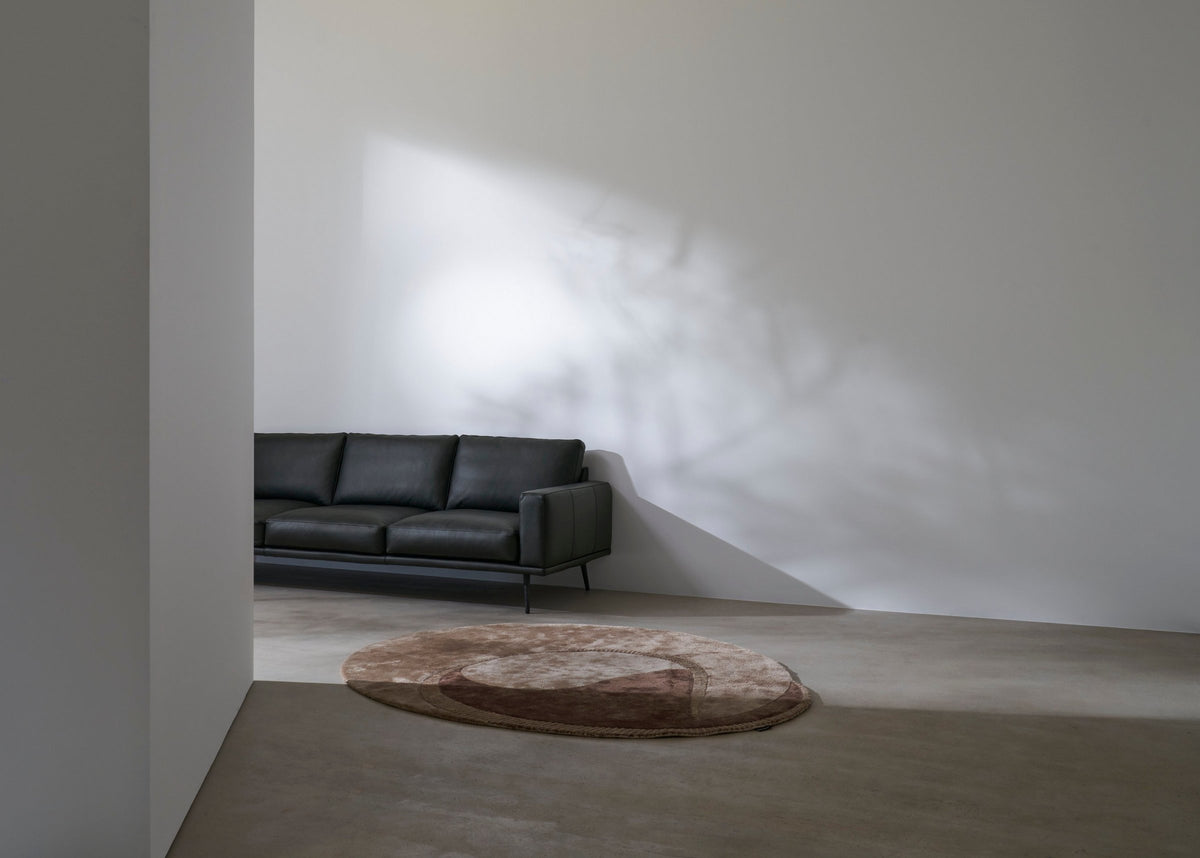 Covor BoConcept Arena, formă organică, maro — detaliu