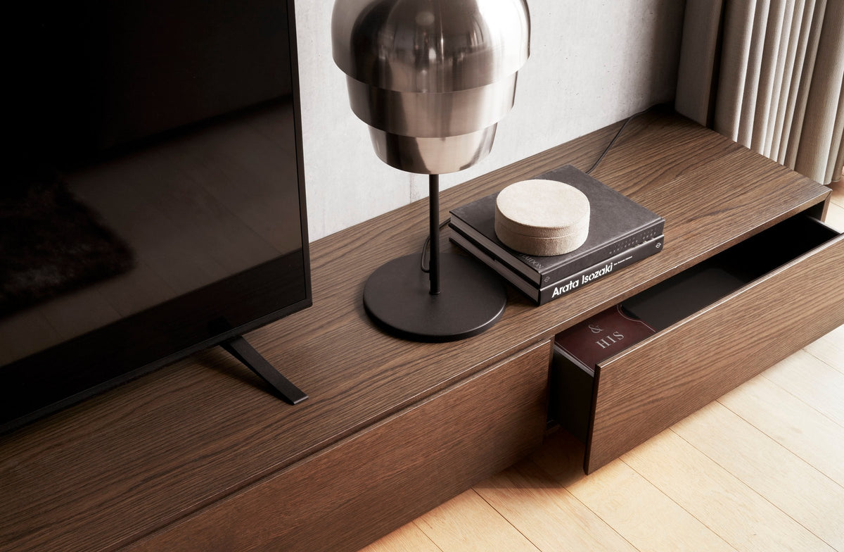 Comoda TV BoConcept Lugano cu sertare 192 cm stejar inchis — detaliu