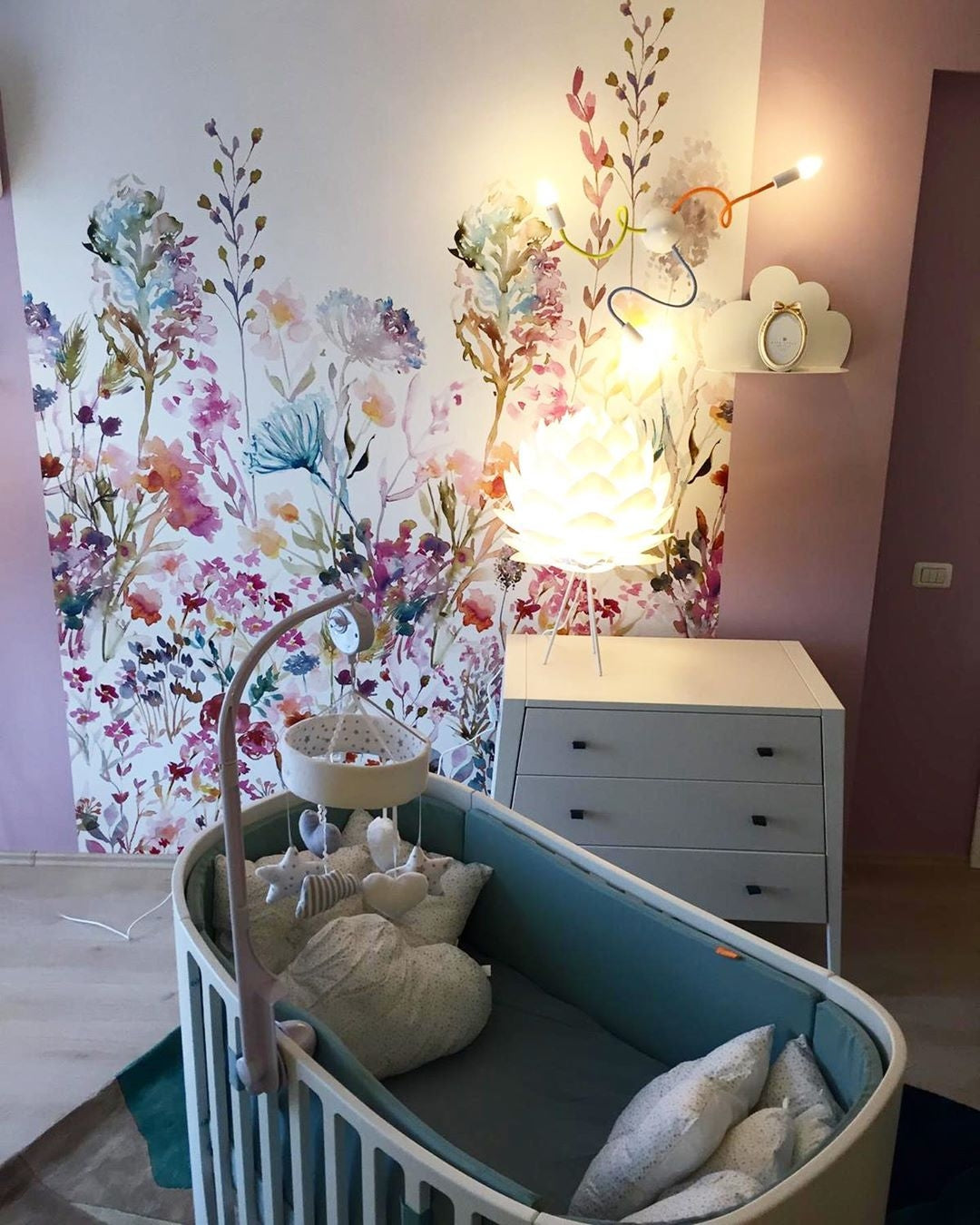 Proiect Camera Bebe Flowers: The Decorators