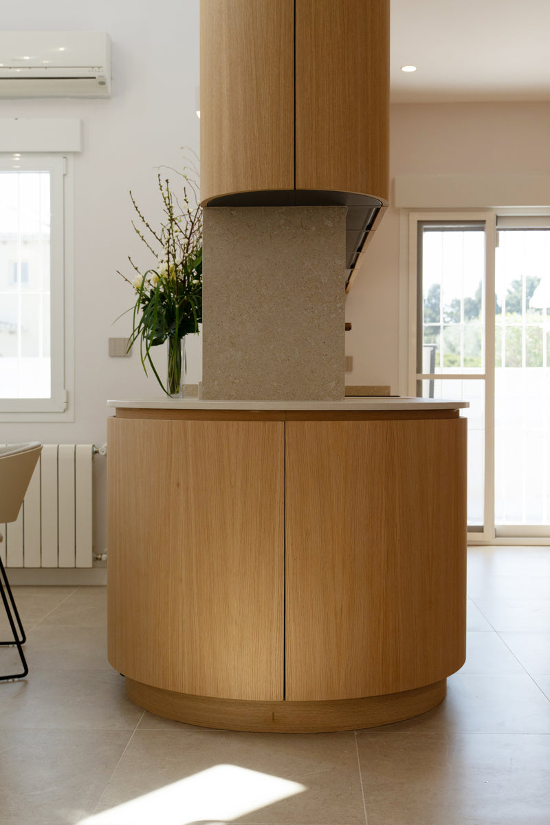 Curved kitchen — 1