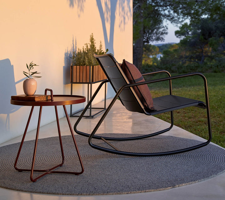 The Decorators: Masuta laterala medie Cane-line On-The-Move Dark rose