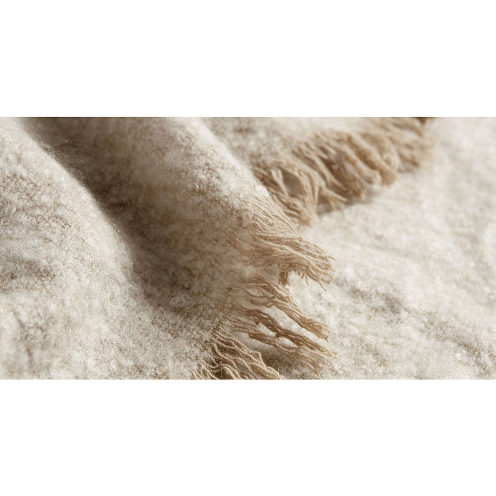 The Decorators: Pled BoConcept Cuddle me