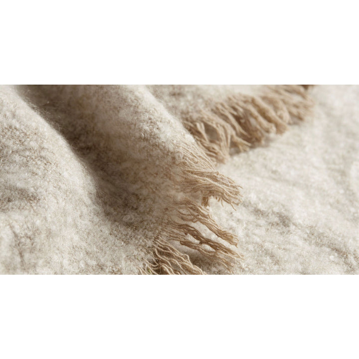 The Decorators: Pled BoConcept Cuddle me