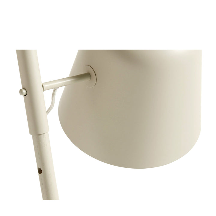 The Decorators: Lampadar BoConcept Outrigger crem