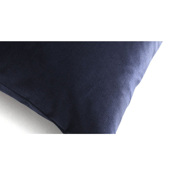 The Decorators: Perna decorativa BoConcept Velvet Dark Blue