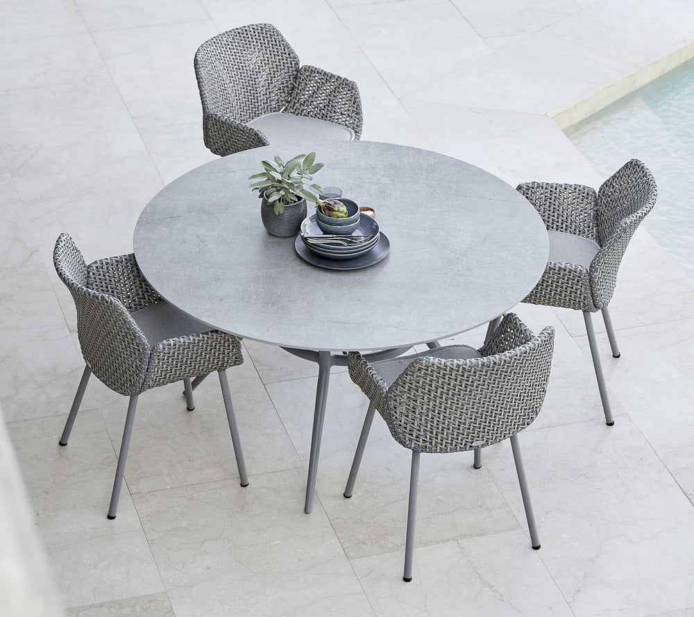 The Decorators: Masa de exterior rotunda Cane-line Joy