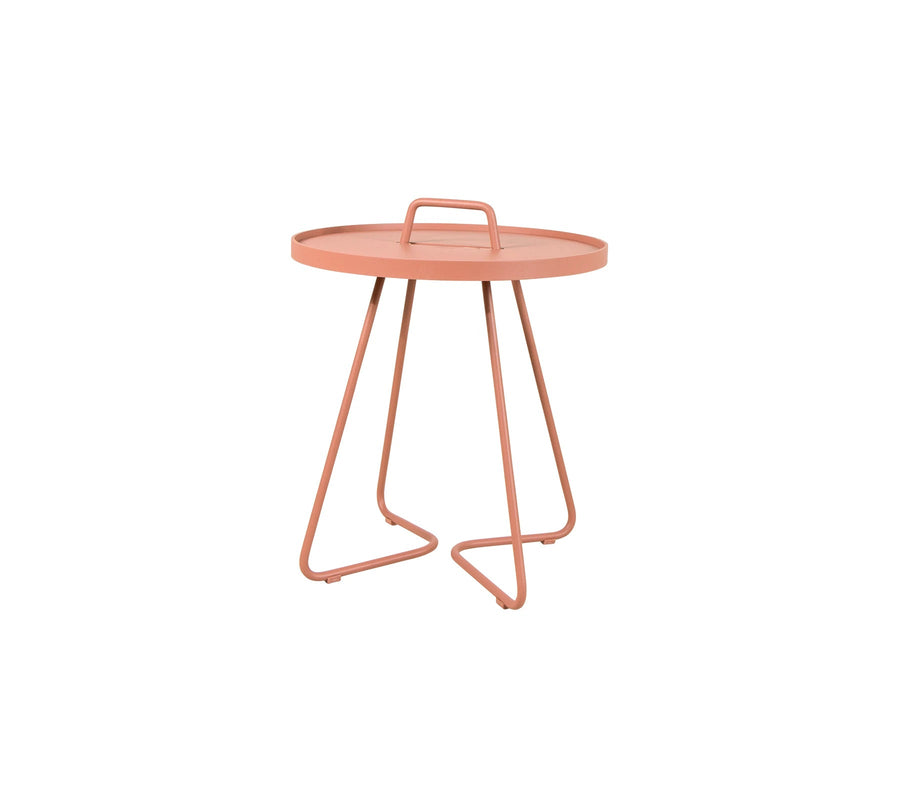 The Decorators: Masuta laterala medie Cane-line On-The-Move Dark rose
