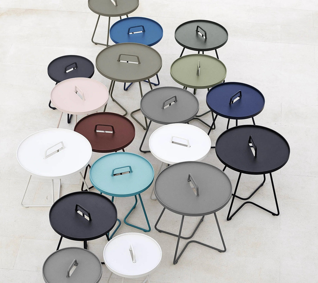 The Decorators: Masuta laterala medie Cane-line On-The-Move Dark rose