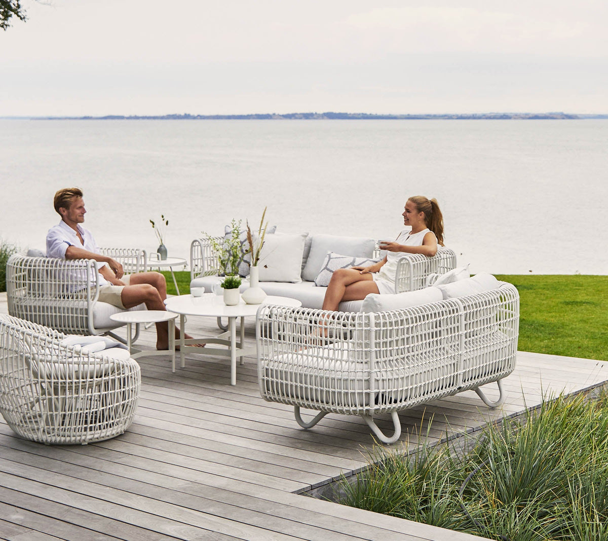 The Decorators: Canapea de exterior 2 locuri Cane-line Nest White