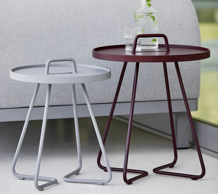 The Decorators: Masuta laterala medie Cane-line On-The-Move Dark rose