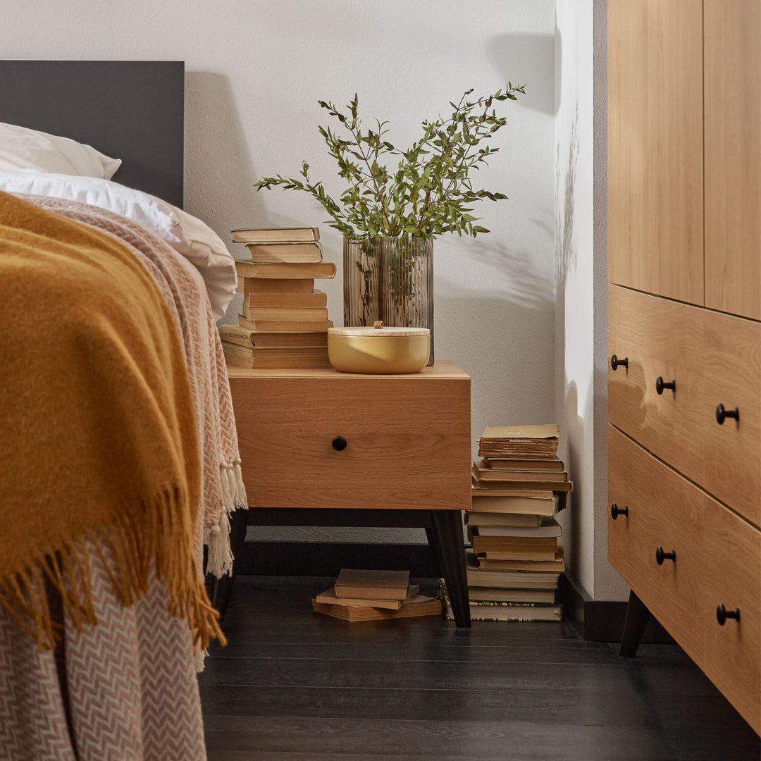 The Decorators: Noptiera VOX Creative stejar-negru