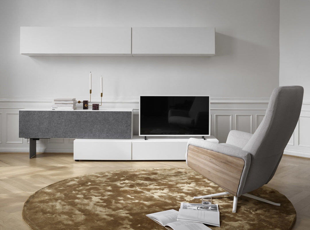 The Decorators: Comoda TV BoConcept Lugano 154x28cm, stejar inchis, cu usi simple