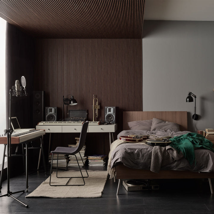 The Decorators: Birou gri cu picioare metalice -VOX Creative-  136x67x78 cm