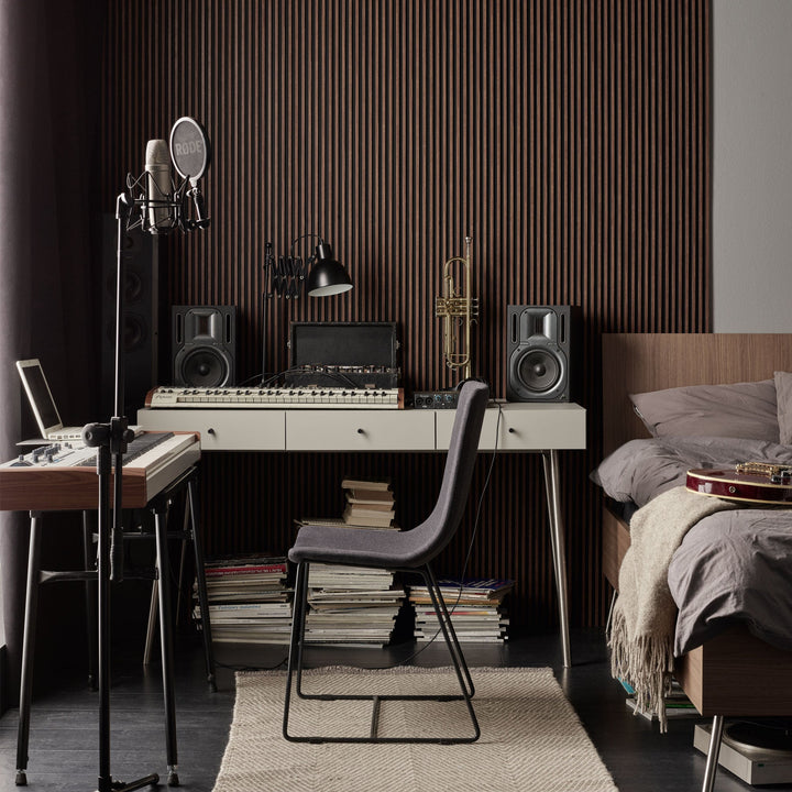The Decorators: Birou gri cu picioare metalice -VOX Creative-  136x67x78 cm