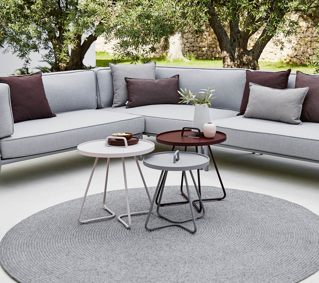 The Decorators: Masuta laterala medie Cane-line On-The-Move Dark rose
