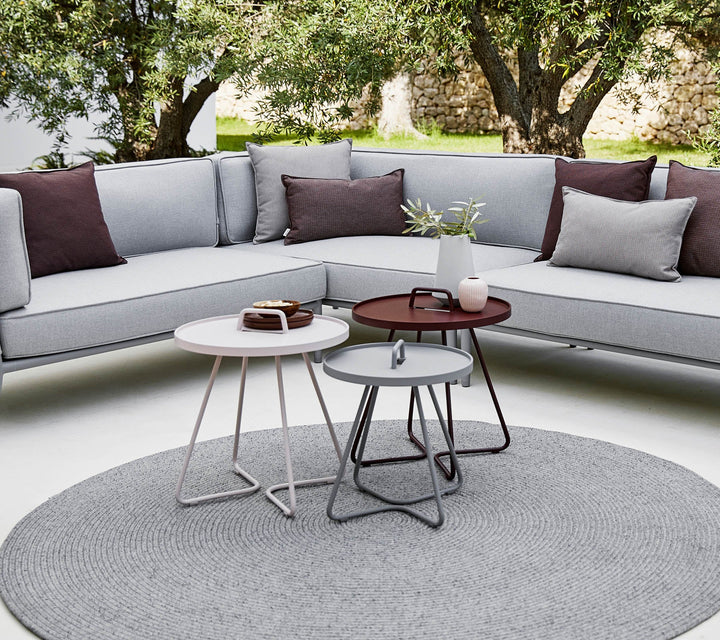 The Decorators: Masuta laterala medie Cane-line On-The-Move Dark rose