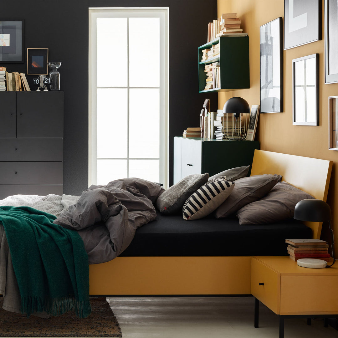 The Decorators: Noptiera VOX Creative sofran