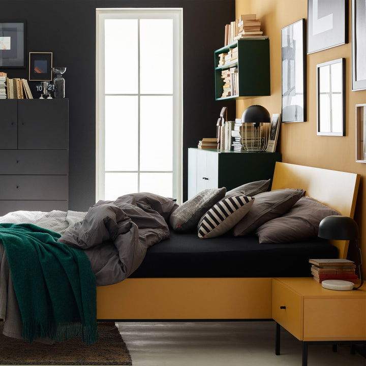 The Decorators: Noptiera VOX Creative sofran