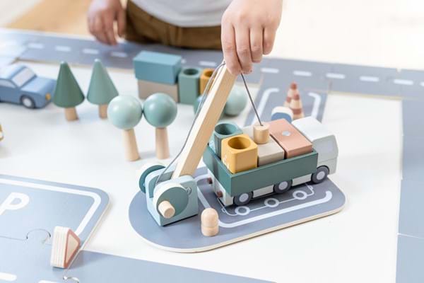 The Decorators: Jucarii Camion si Macara, Play, lemn de mesteacan, 26x15x5 cm