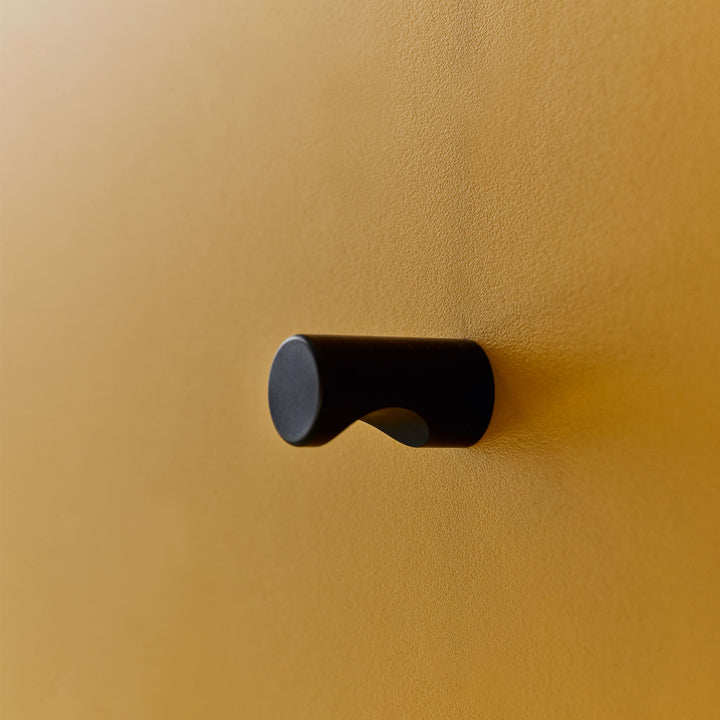 The Decorators: Noptiera VOX Creative sofran