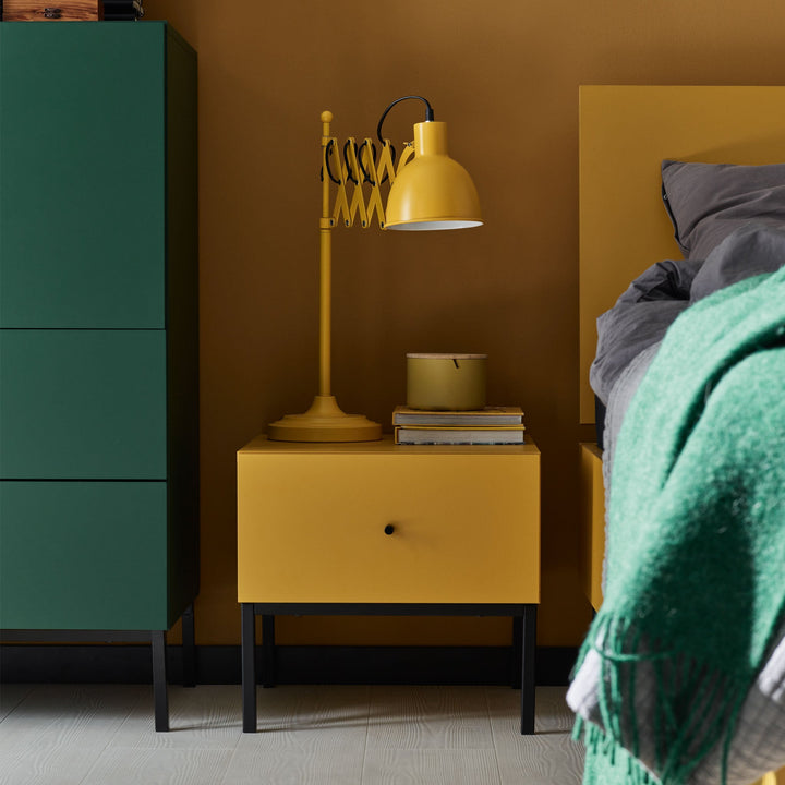 The Decorators: Noptiera VOX Creative sofran