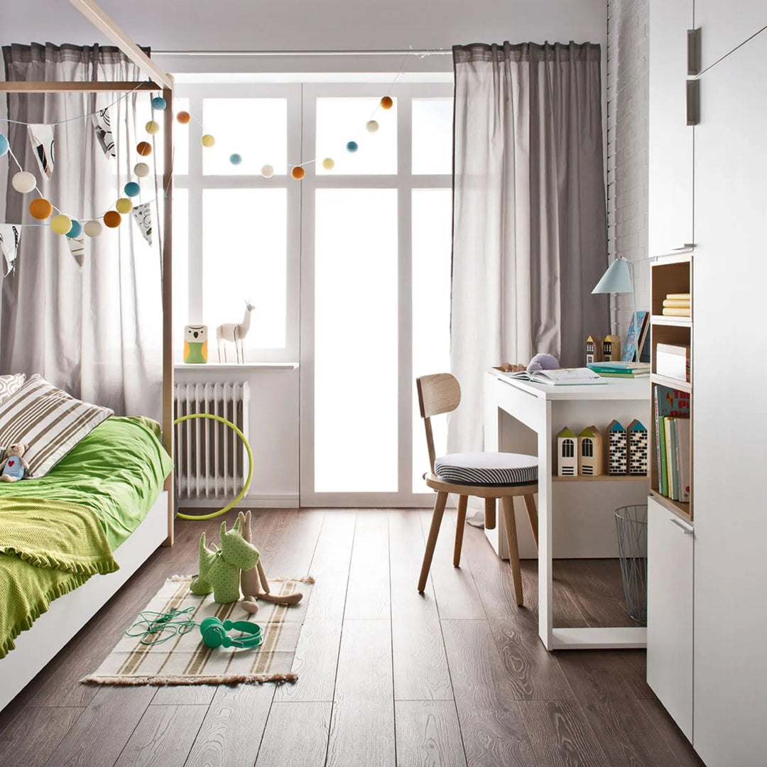 The Decorators: Birou alb cu 3 sertare -VOX 4 You- 142x63x78 cm