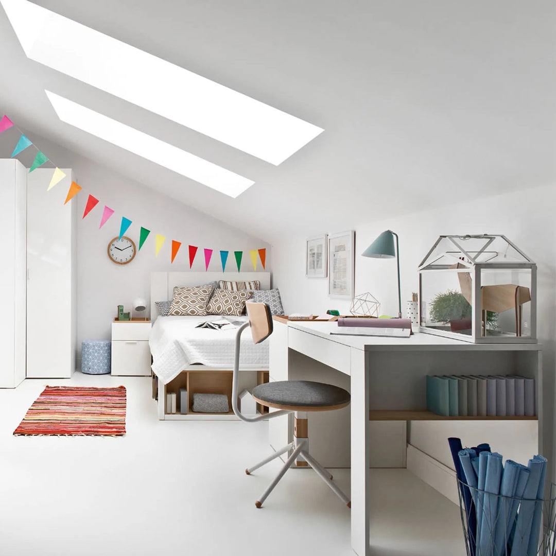 The Decorators: Birou alb cu 3 sertare -VOX 4 You- 142x63x78 cm