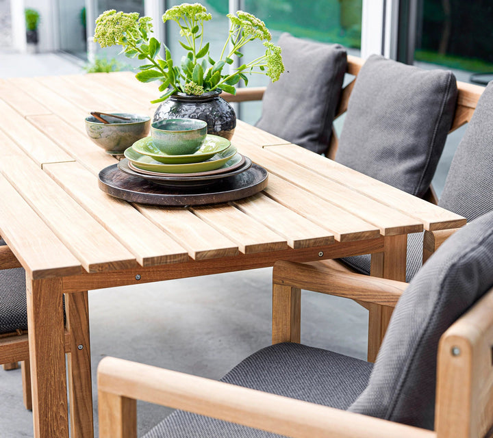The Decorators: Masa de exterior Cane-line Grace 240x100 cm