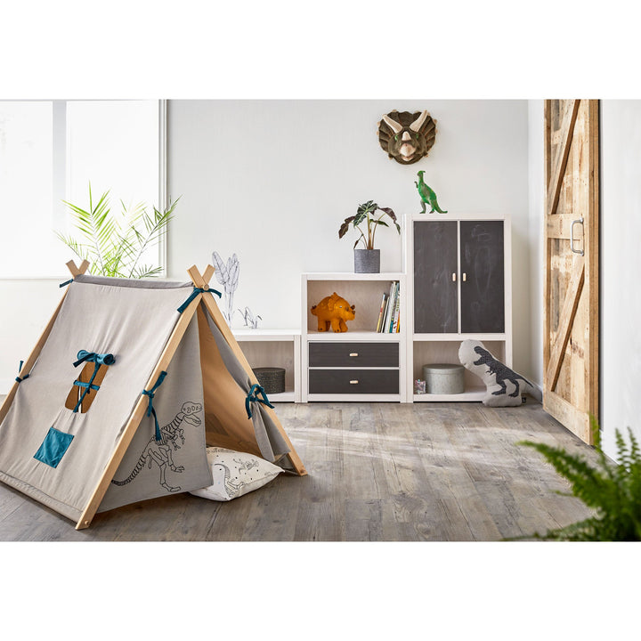 The Decorators: Cort textil, Dino, lemn de fag si bumbac, 97x111x119 cm