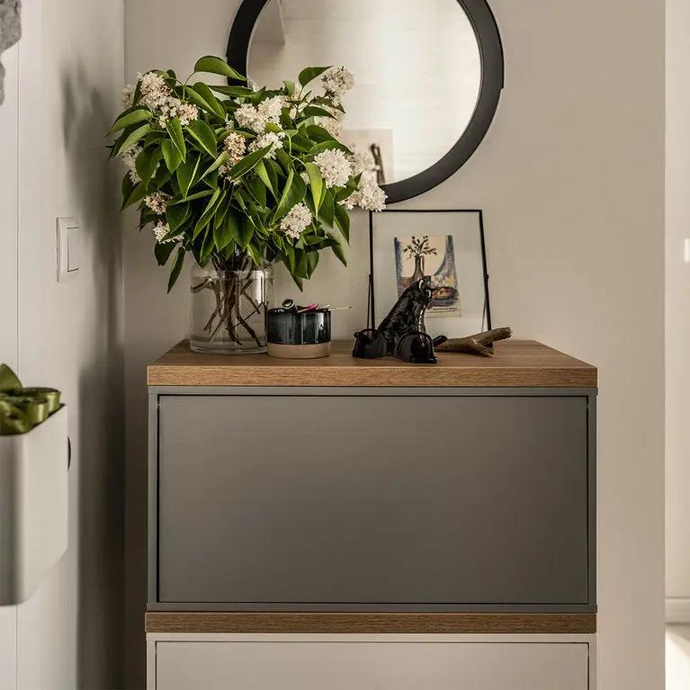 The Decorators: Cutie mare cu usa VOX Balance