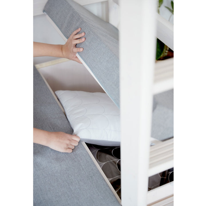 The Decorators: Pat inaltime 184 cm cu scara dreapta, birou si modul de dormit Flexa Classic 90x200 cm