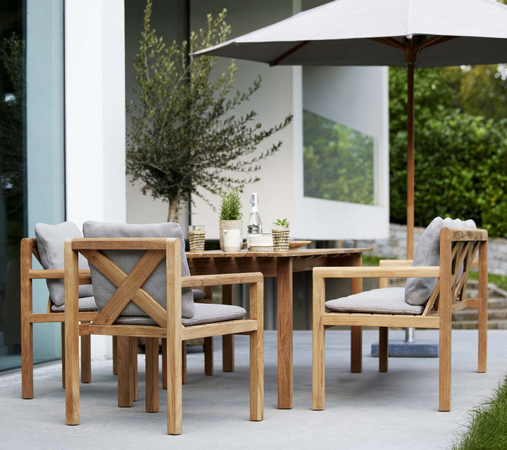 The Decorators: Masa de exterior Cane-line Grace 240x100 cm