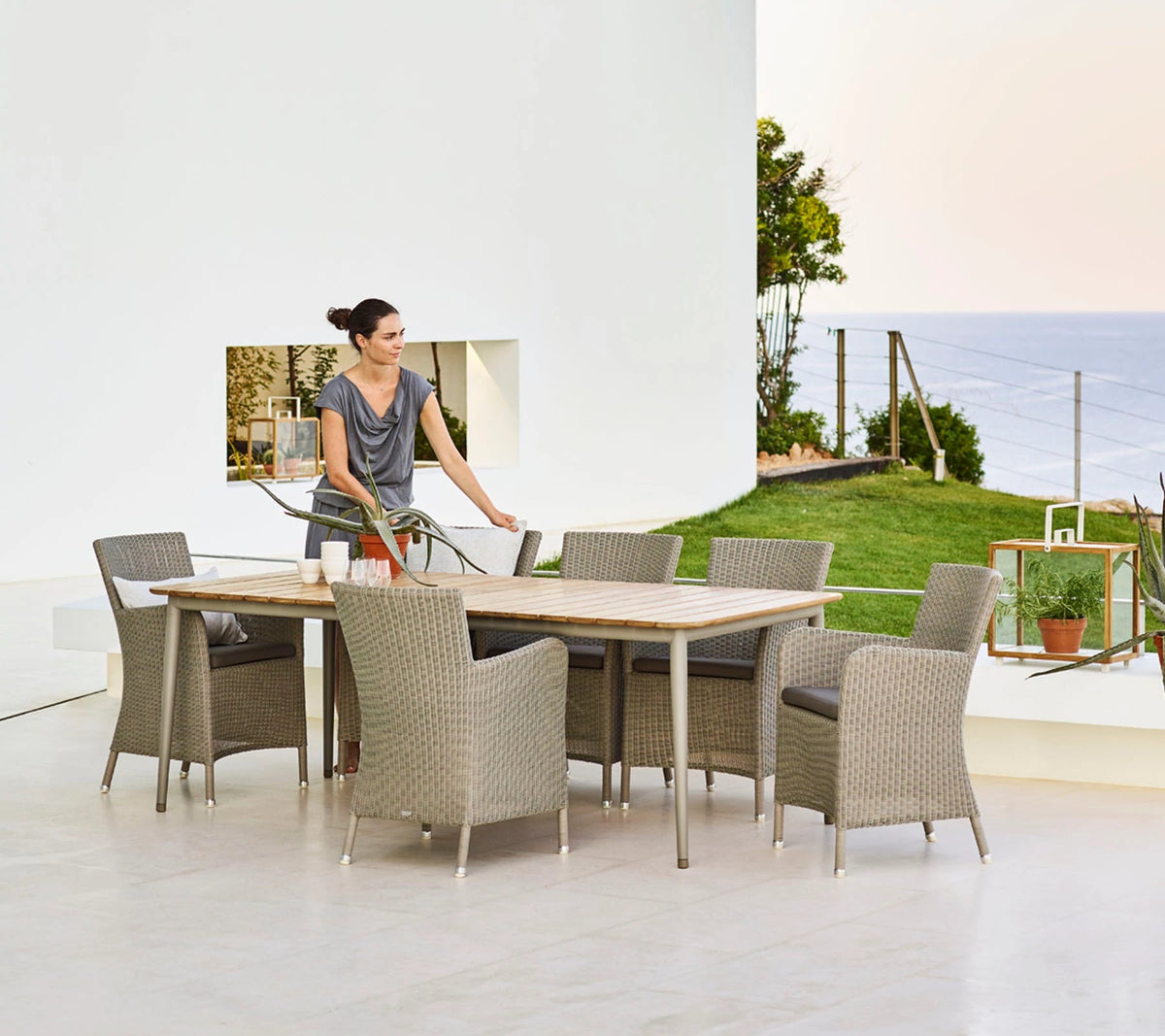 The Decorators: Scaun de exterior Cane-line Hampsted Negru