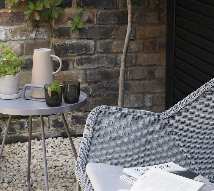 The Decorators: Masuta laterala medie Cane-line On-The-Move Dark rose