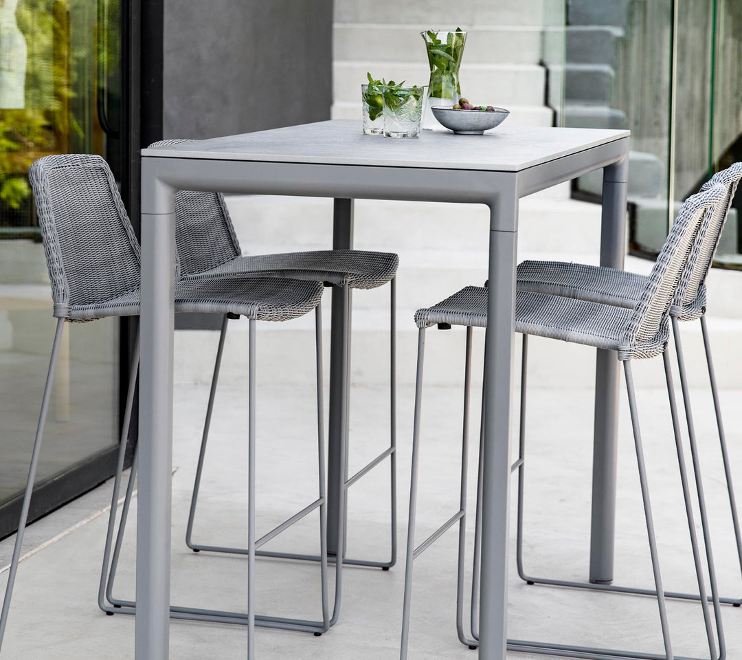 The Decorators: Scaun de bar Cane-line Breeze Gri deschis