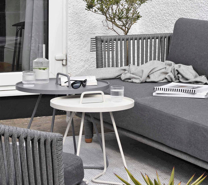 The Decorators: Masuta laterala medie Cane-line On-The-Move Dark rose
